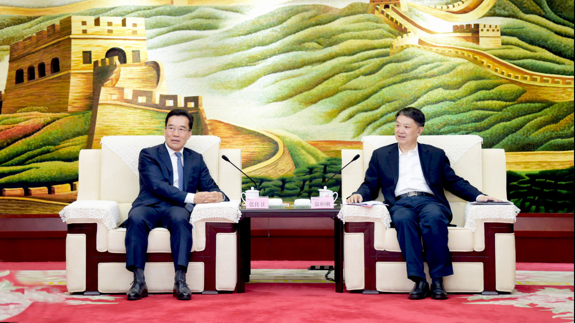 Z6尊龙智能董事长张传卫与中国华电集团董事长温枢刚在京会谈1.jpg